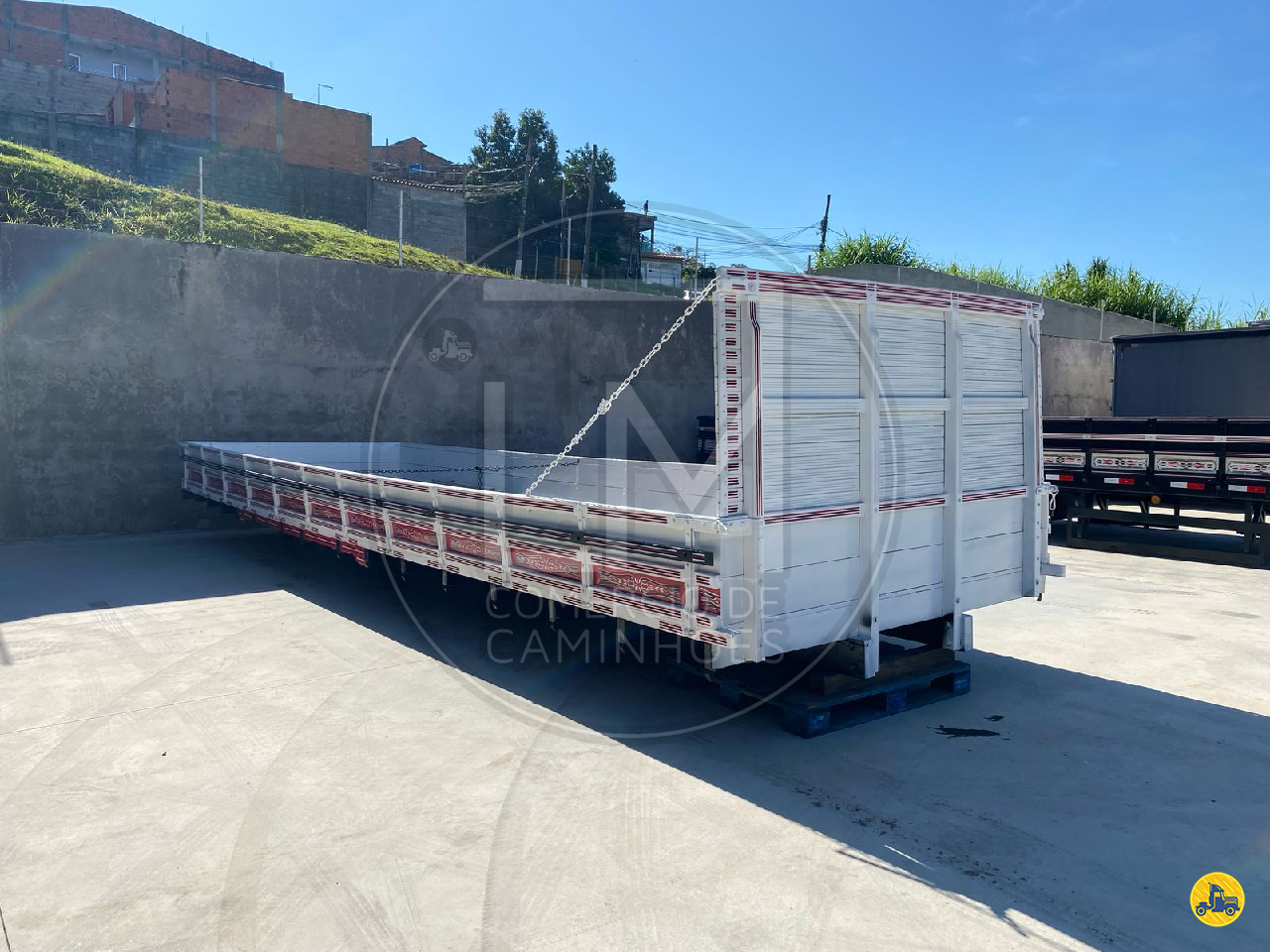 CARROCERIA SOBRE CHASSI  TRUCK CARGA SECA LM Caminhões CAJAMAR SÃO PAULO SP